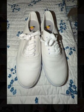 White Canvas Women’s Sneakers - Maui Island